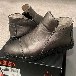 Green Bernie Mev.Size 36.Memory foam short boots. Good condition.Comfortable.